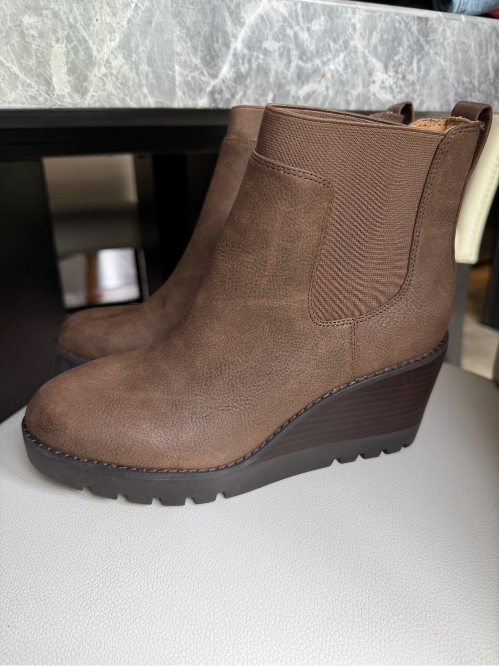 Crown Vintage Brown Chelsea Wedge Ankle Boots Women’s Size 6.5 Lug Sole Comfort - Picture 3 of 8
